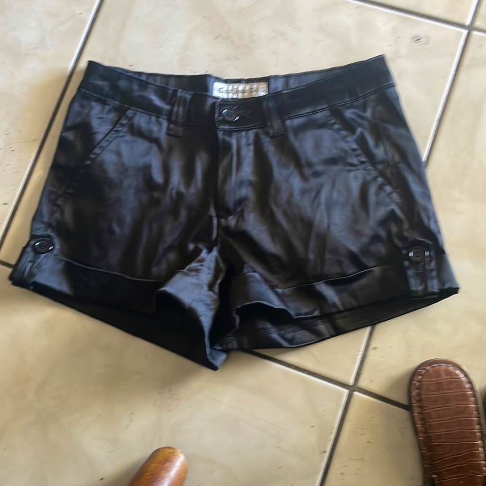 Cielo Jean shorts size small color black Material Silk